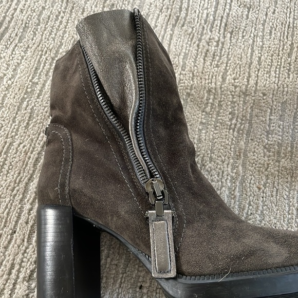 Aquatalia Size 8 solid platform heeled waterproof boots - Picture 3 of 4